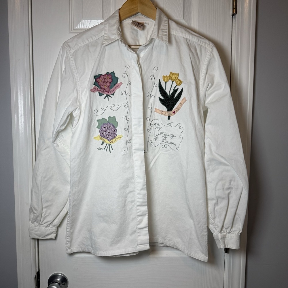 Valories folk art shirt womens L White Flowers appliqué button‎ Language Flower